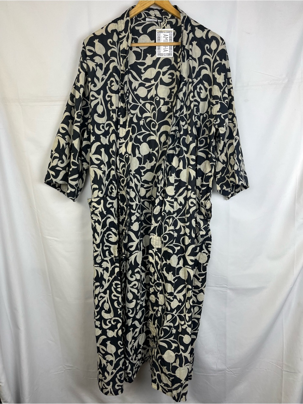 Amisha Hand Block Printed Textiles
Cotton Kimono Robe Black & white pattern S/M